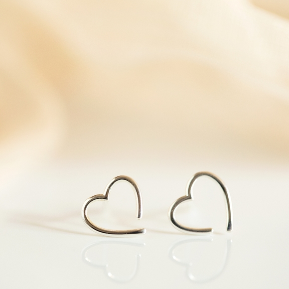 Open Heart Earrings (S925) - Picture 6 of 9